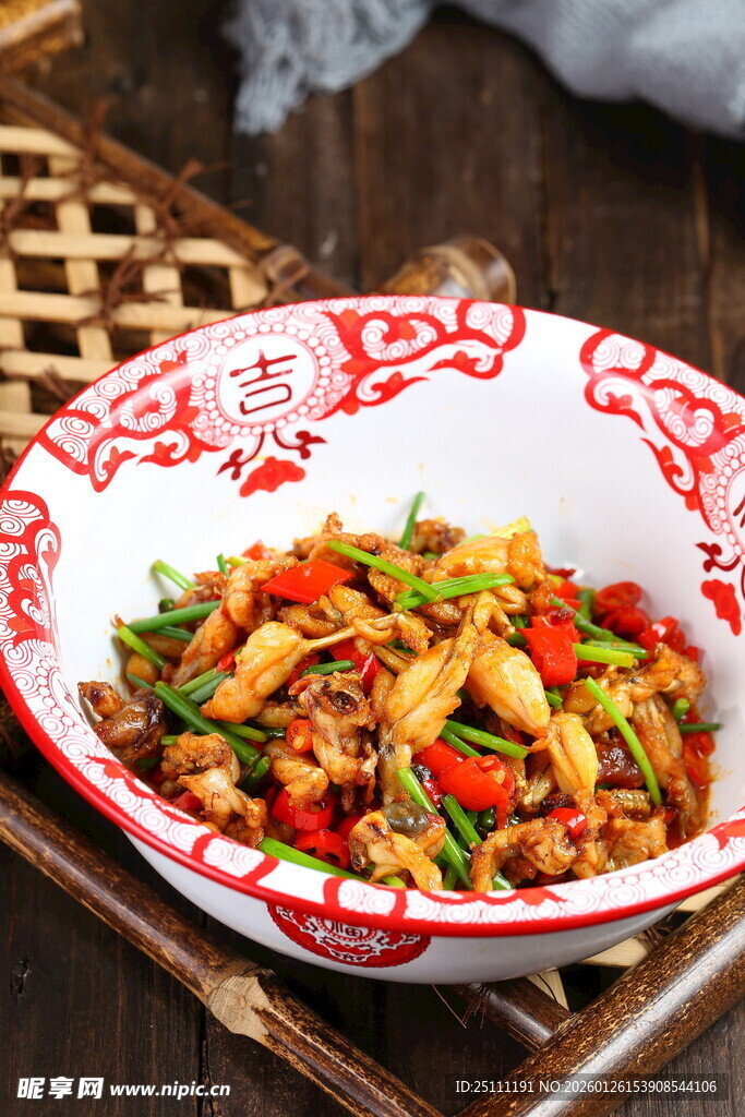 美味香辣爆炒田鸡