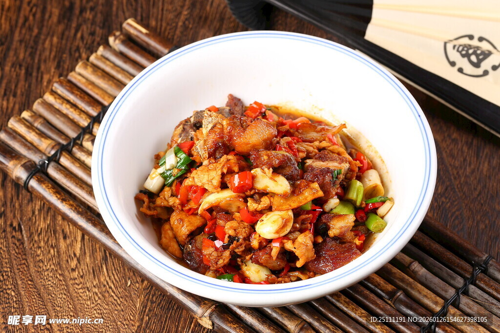 美味香辣排骨肉炒肉