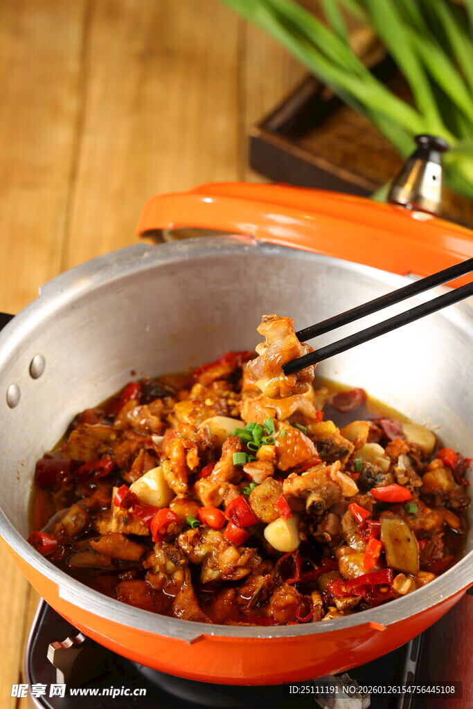 美味压锅走地鸡