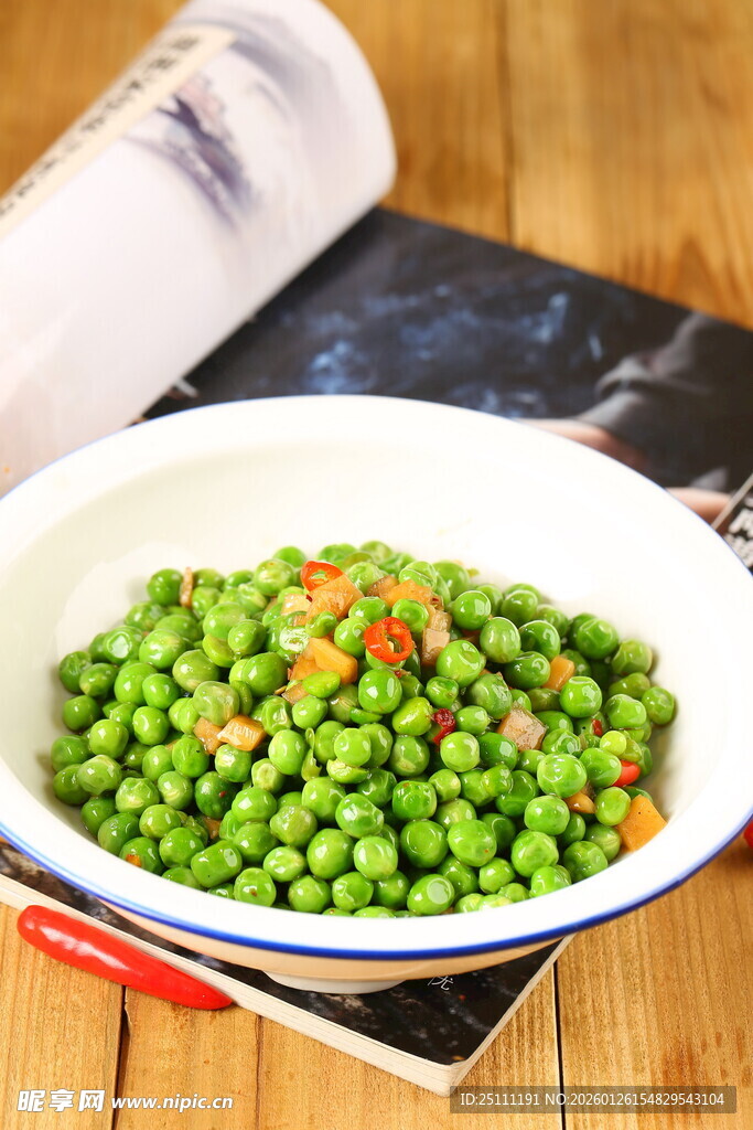 一盘鲜嫩酸辣川豆