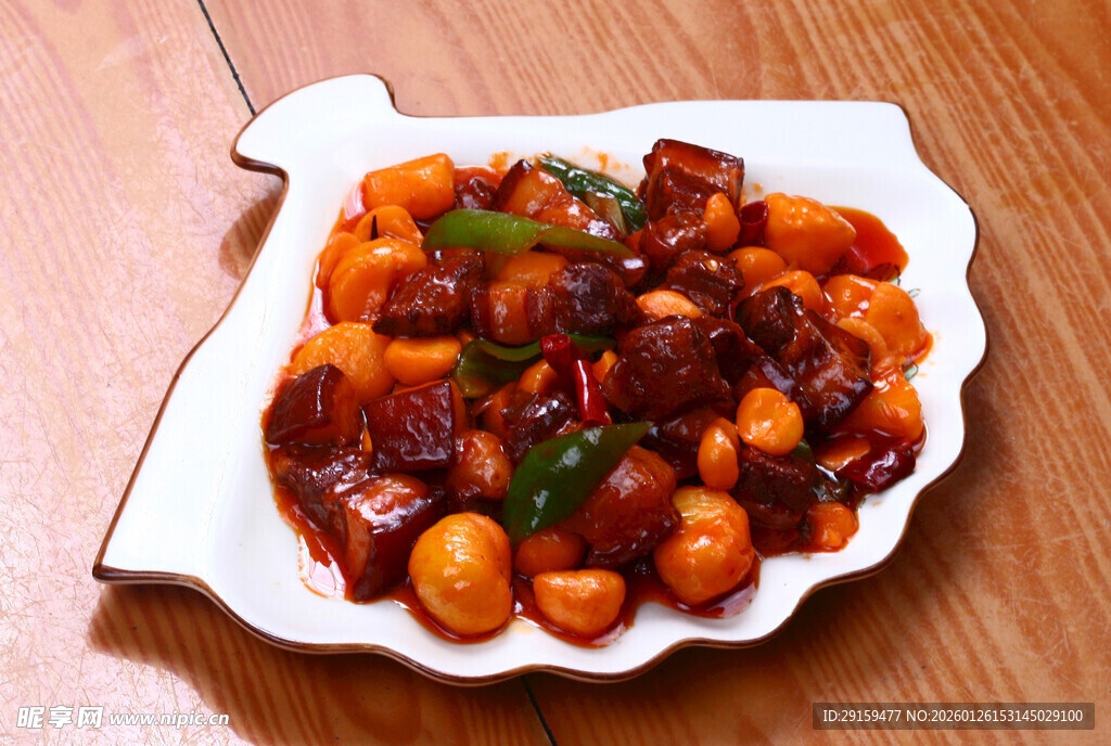 美味红烧肉配小土豆