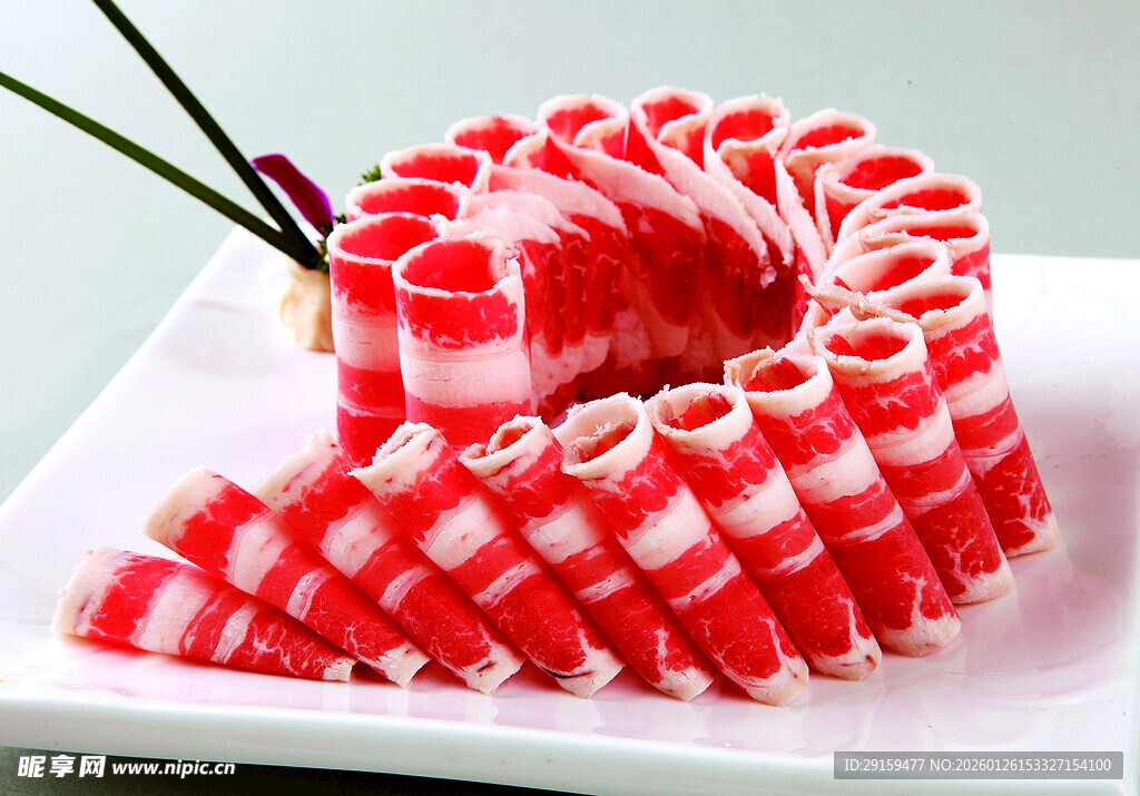 鲜切羊肉卷摆盘展示