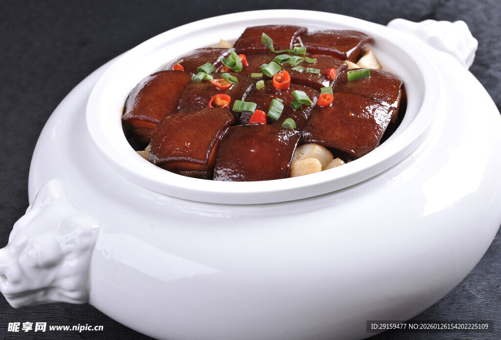 砂锅美味红烧肉