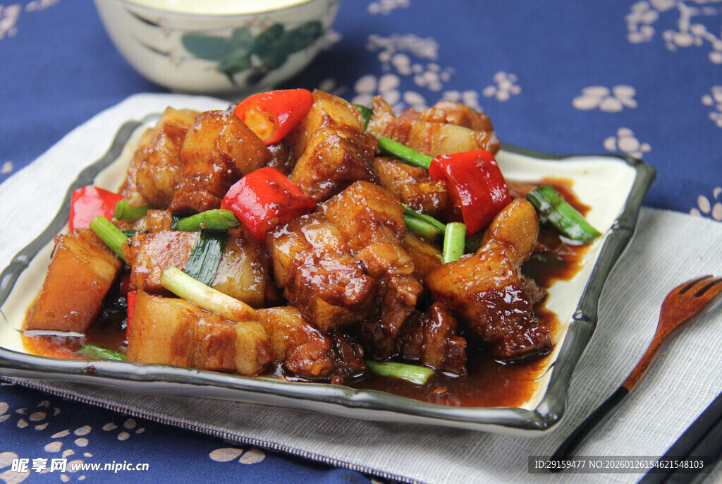 美味红烧排骨摆盘精致