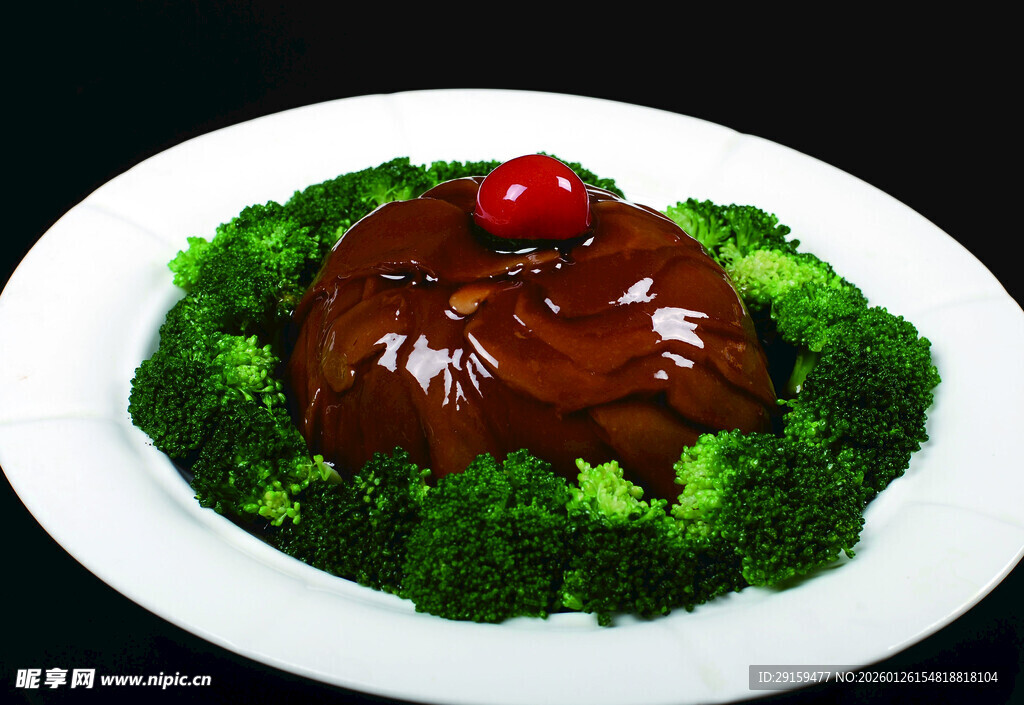 鲍汁扣香菇配西兰花