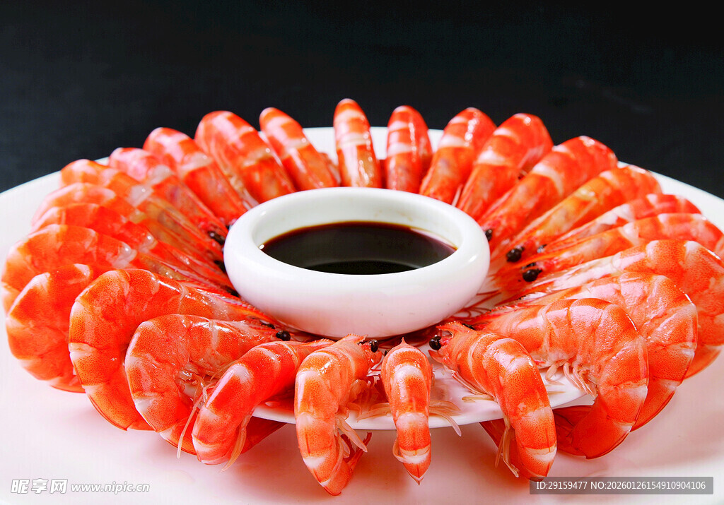 鲜虾摆盘配蘸料