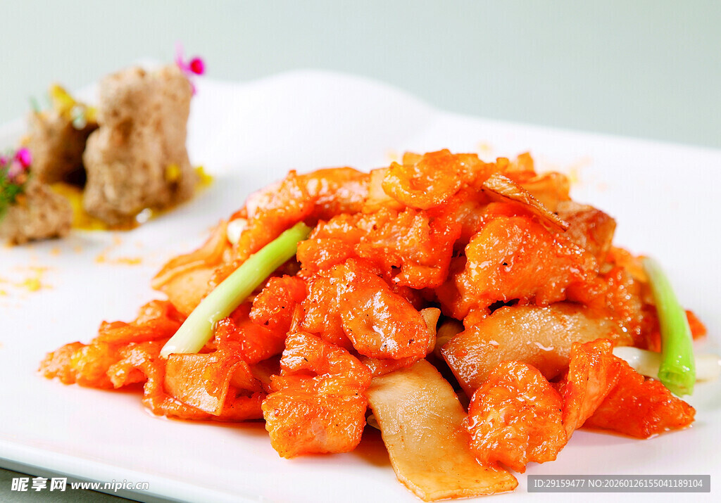 美味宫保鸡丁摆盘中