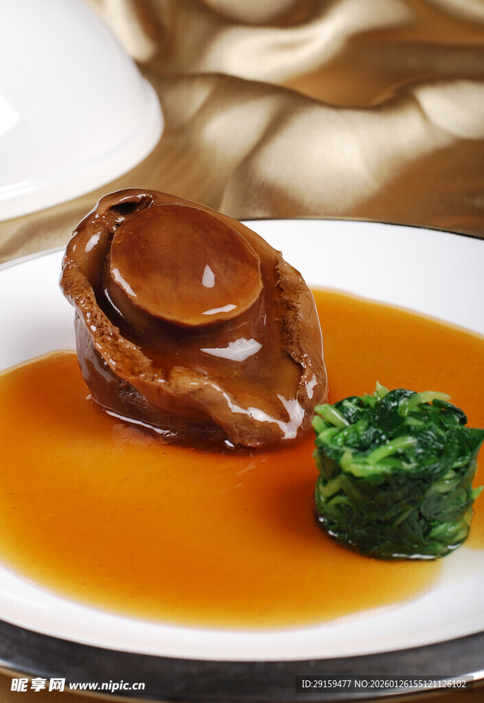 鲍汁扣鲍鱼配时蔬