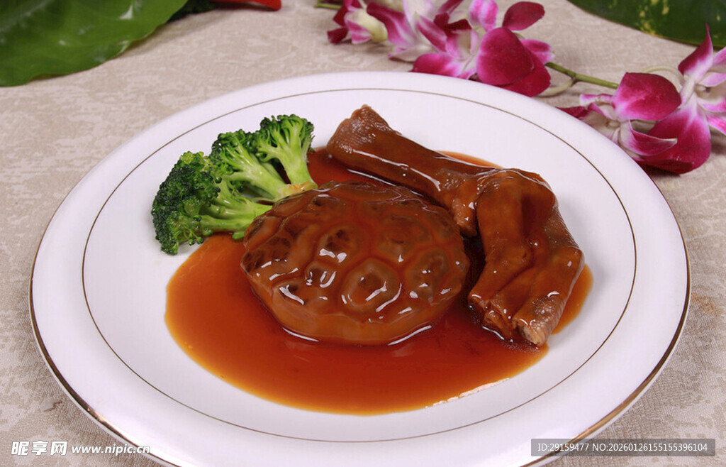 红烧排骨配西兰花