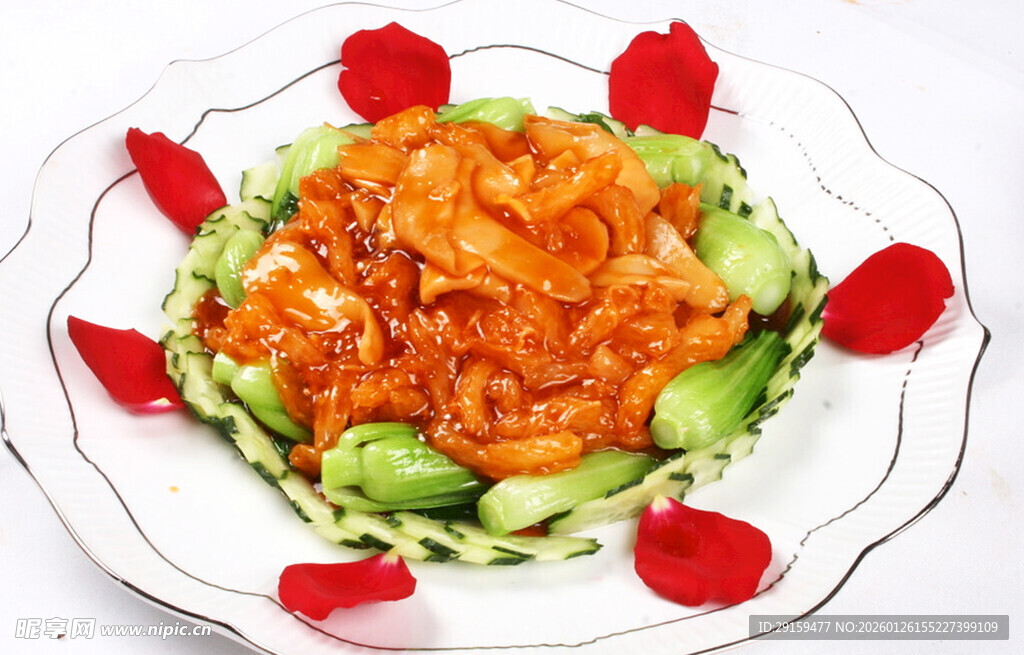 凉拌海蜇配黄瓜与玫瑰