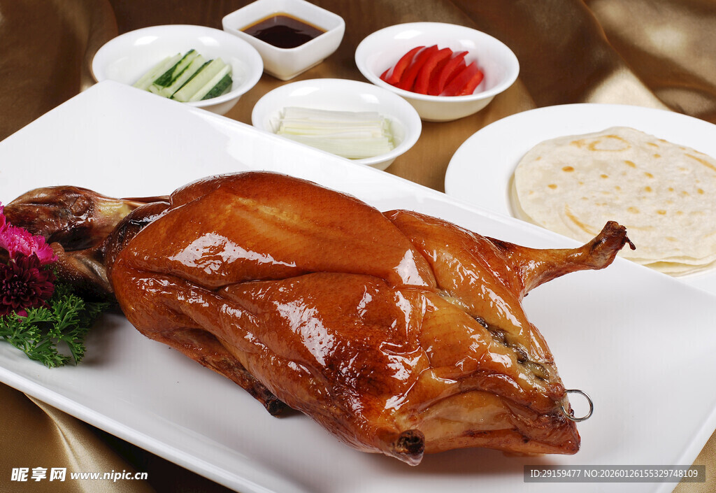 美味烤鸭摆盘精致诱人