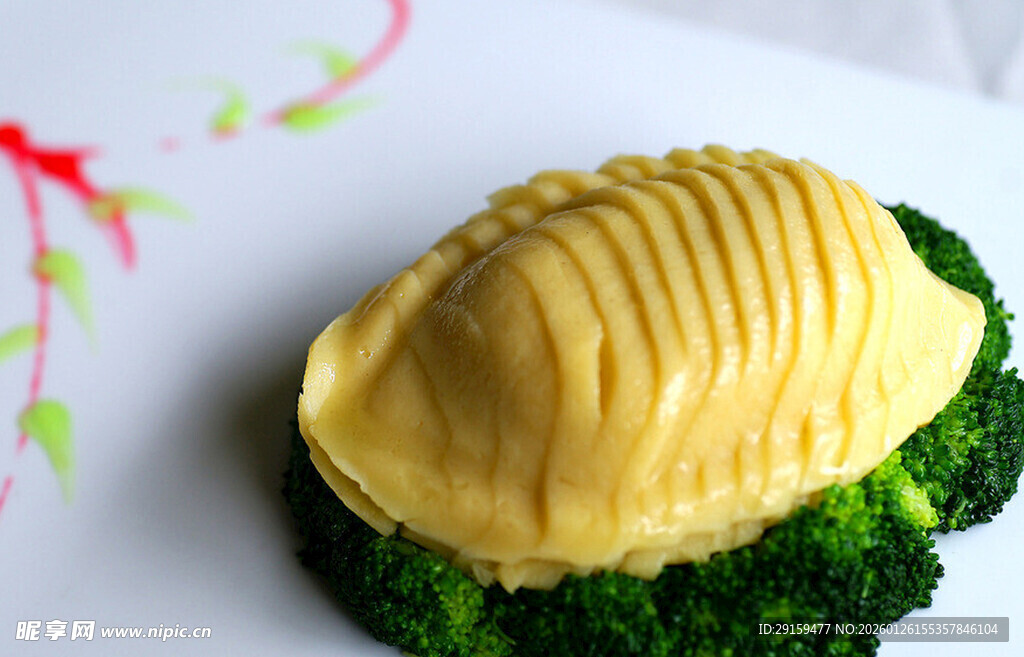 西兰花上的创意鸡蛋料理