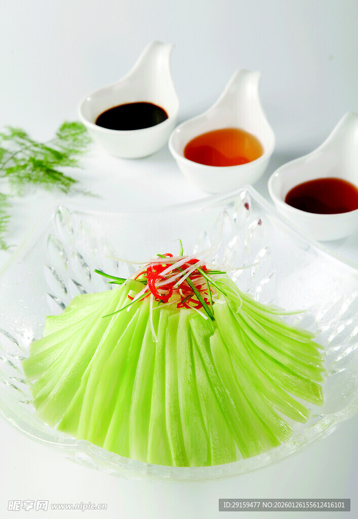 凉拌莴笋丝配多样蘸料