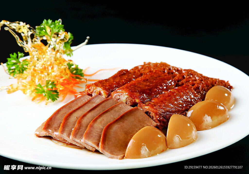 美味拼盘卤味与烤鸭