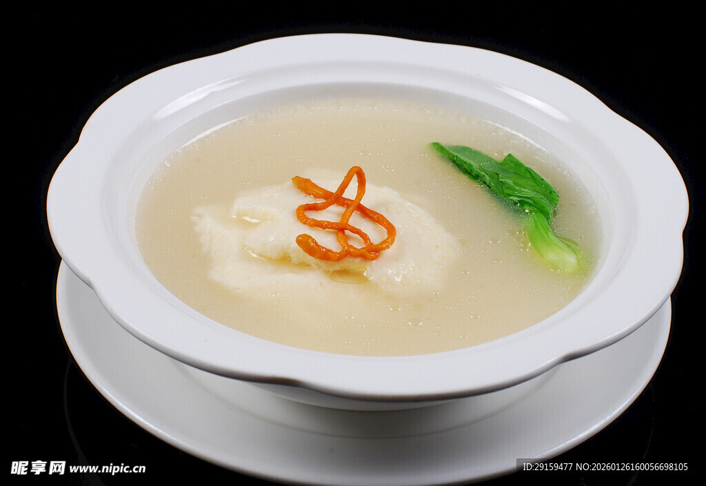 奶白色浓汤配精致食材