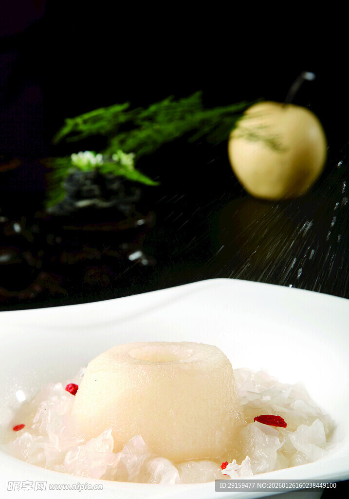 精致摆盘的美味扇贝佳肴