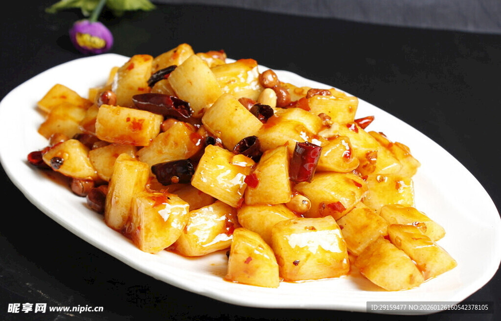 美味宫保鸡丁摆盘中