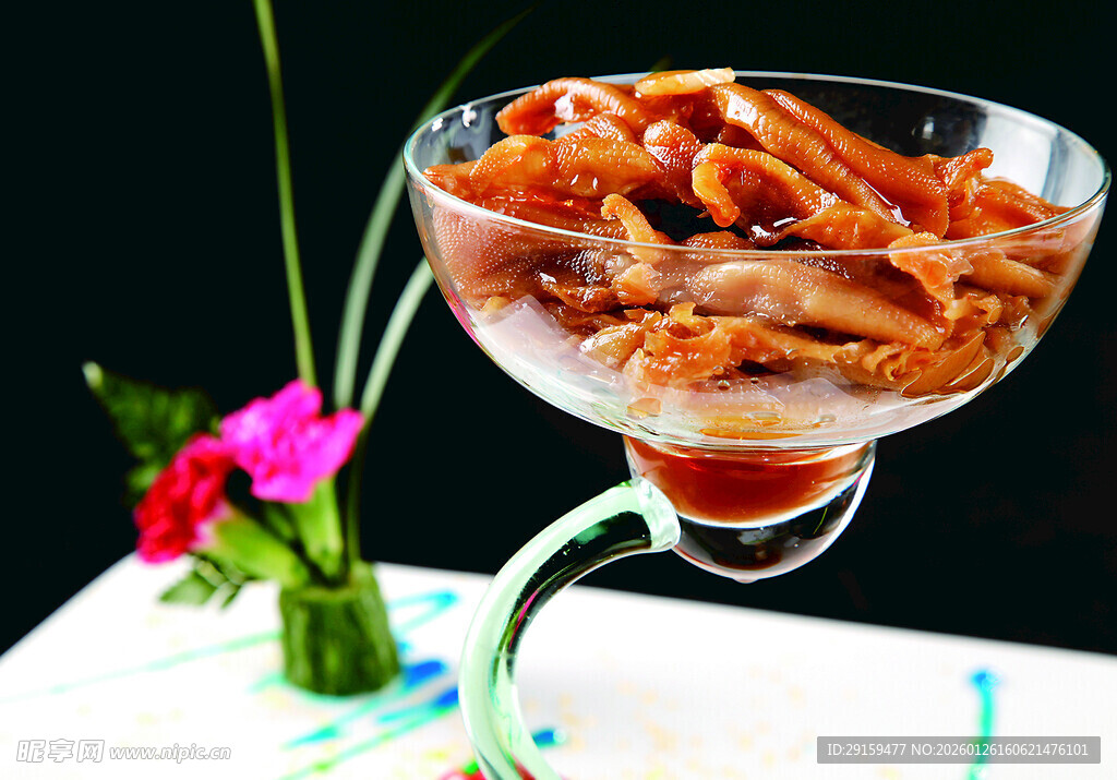 高脚杯中的美味卤味