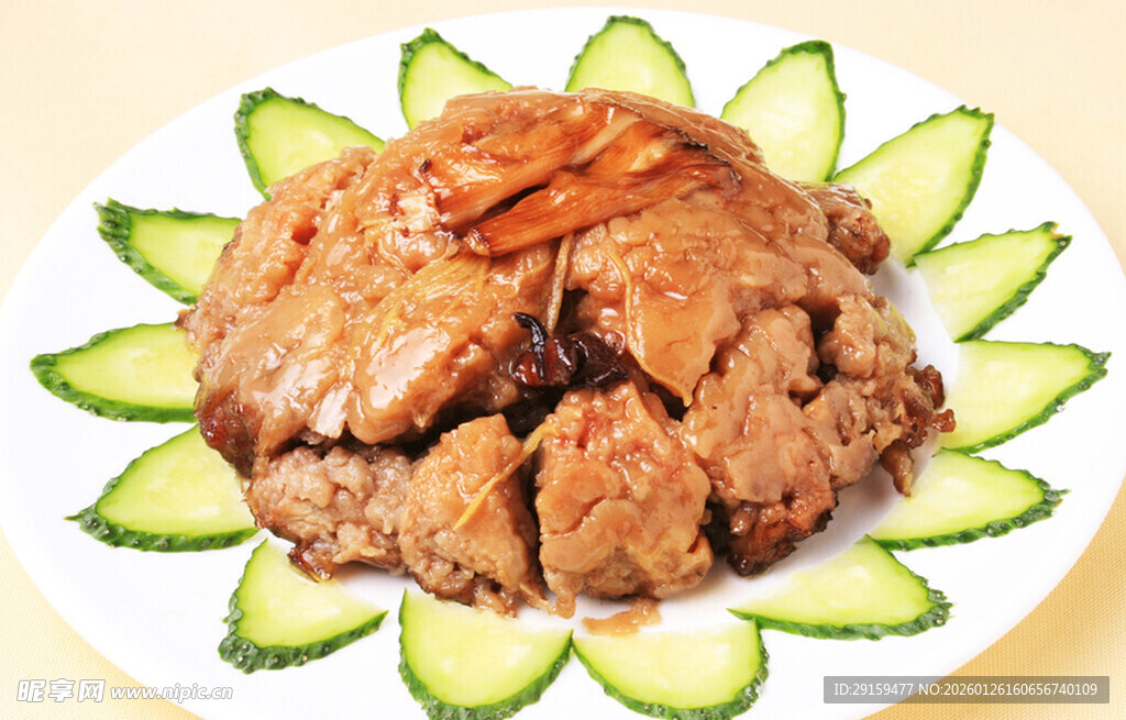 酱牛肉配黄瓜摆盘