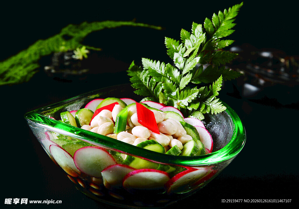 色彩缤纷蔬菜沙拉