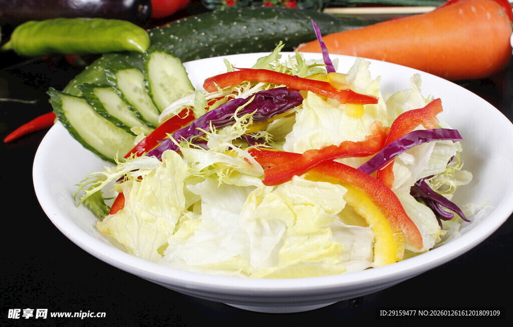 新鲜多彩蔬菜沙拉