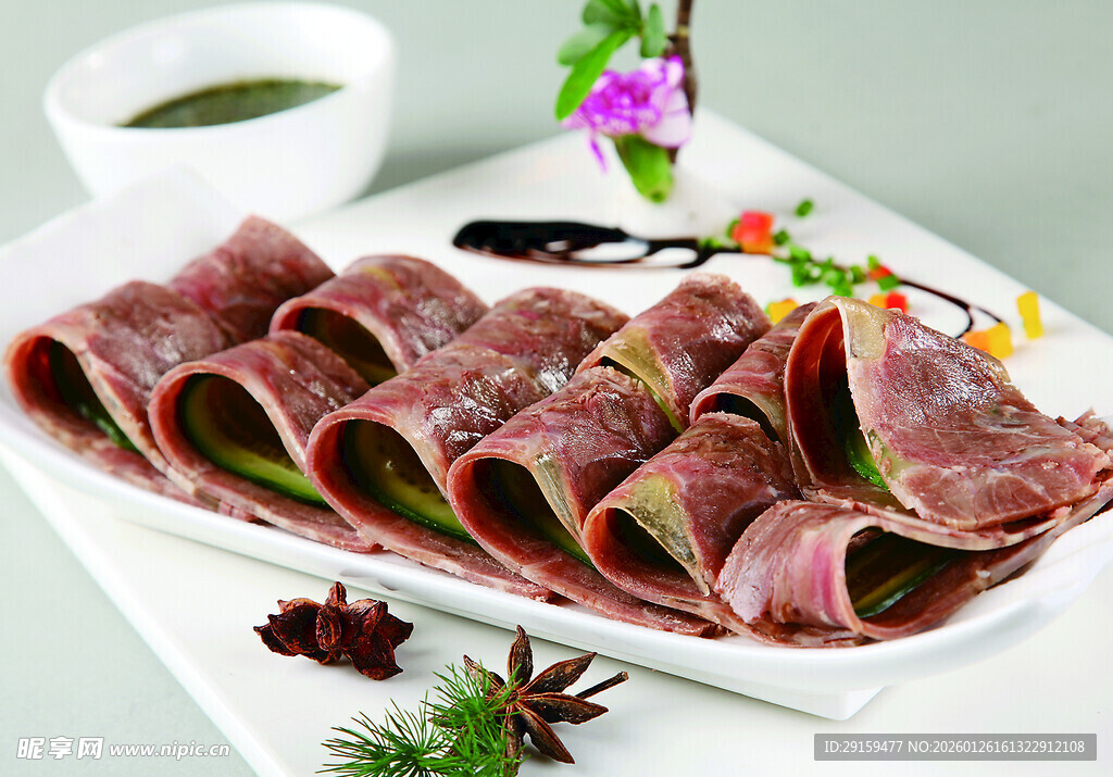 美味牛肉卷摆盘精致