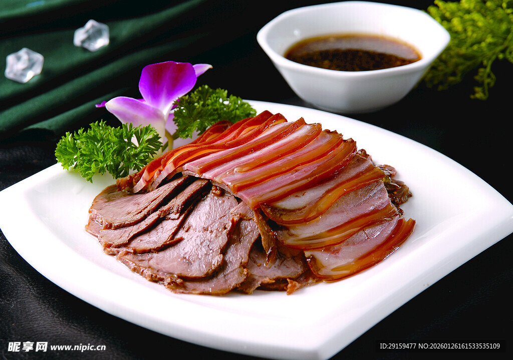 美味酱牛肉摆盘精致