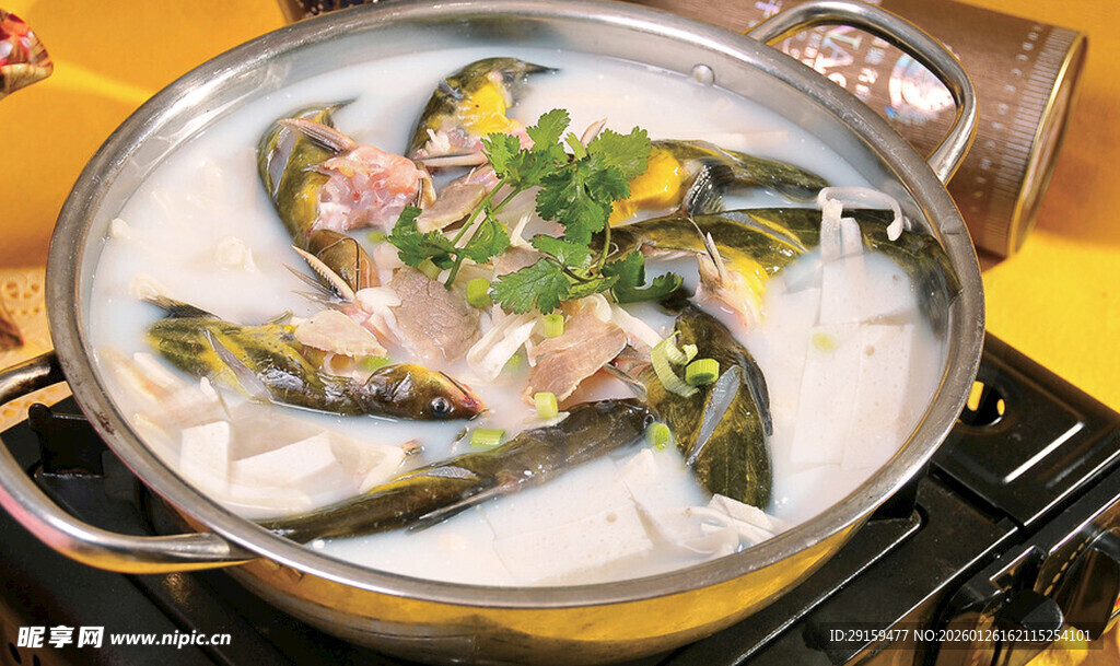 美味海鲜火锅热气腾腾