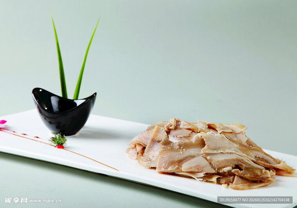 精致摆盘的美味卤味