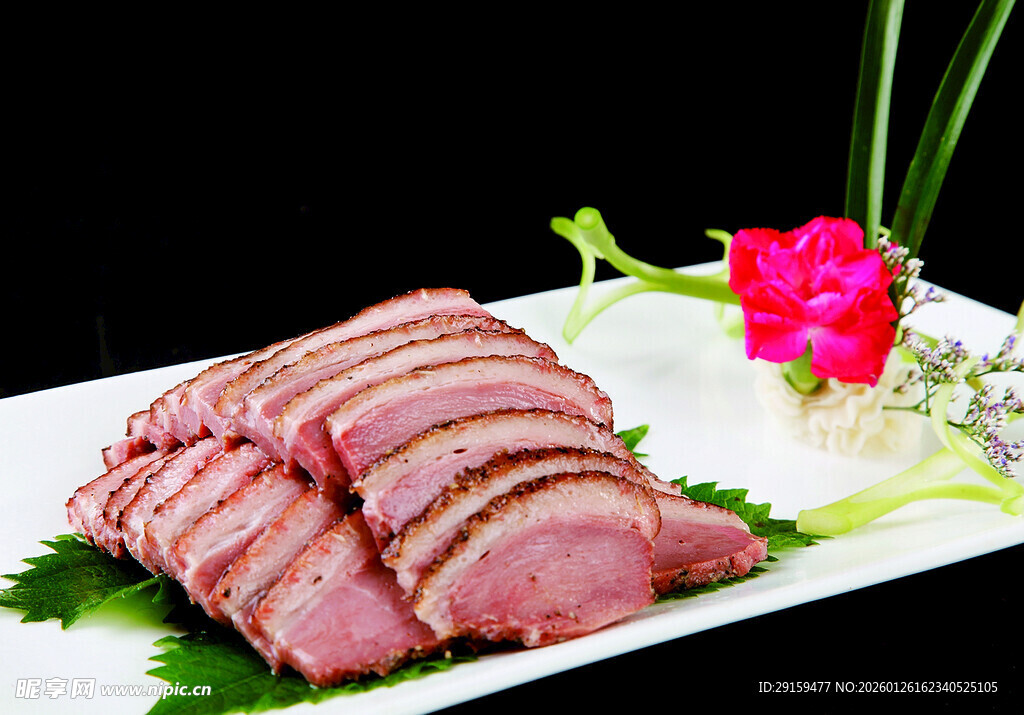 美味切片鸭肉摆盘精致