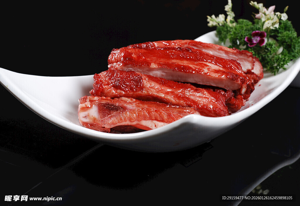 美味红烧排骨摆盘精致
