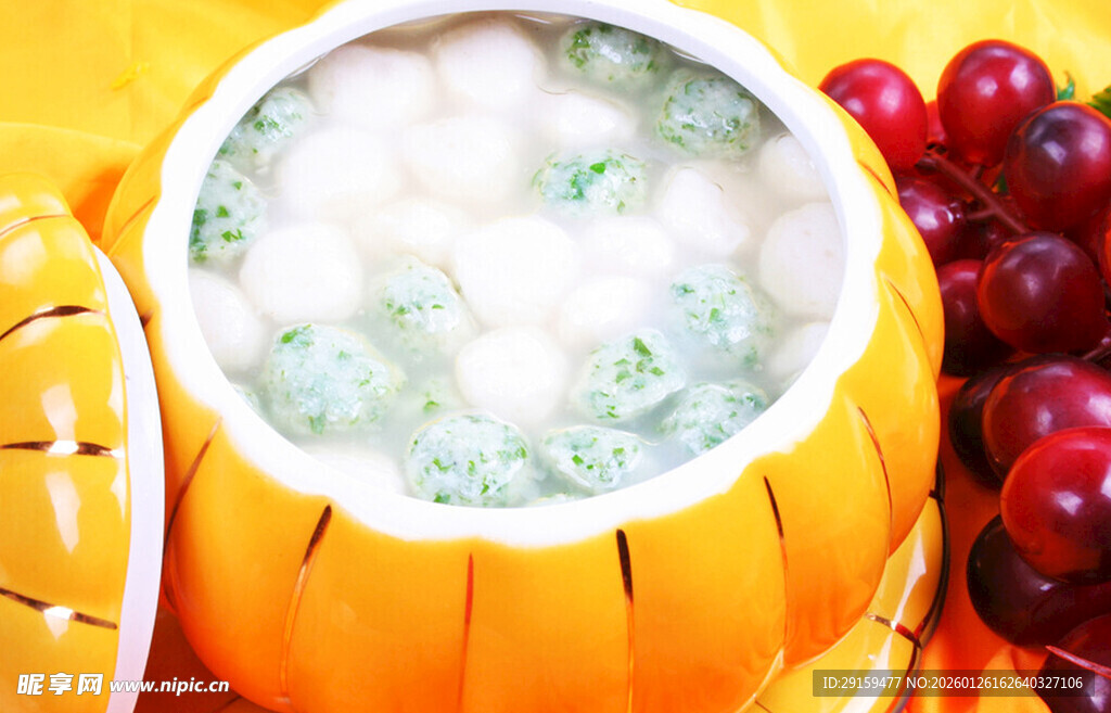 南瓜盅装的美味养生粥