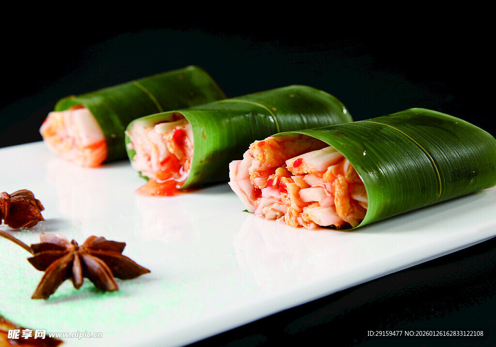 粽叶包裹虾肉美食