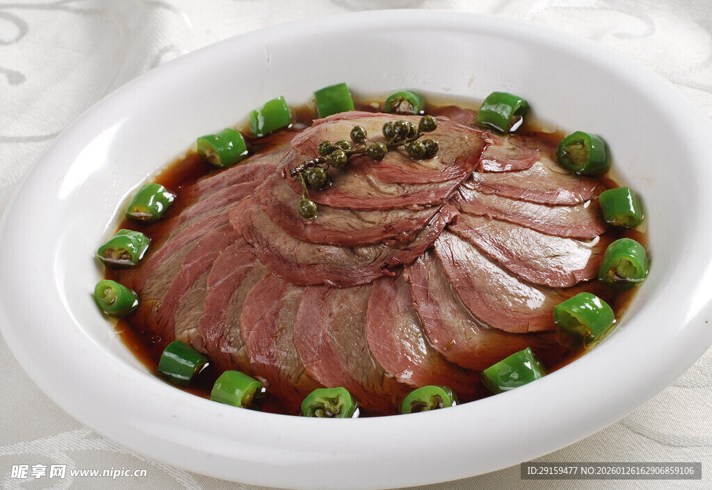 红烧牛肉配豌豆美食