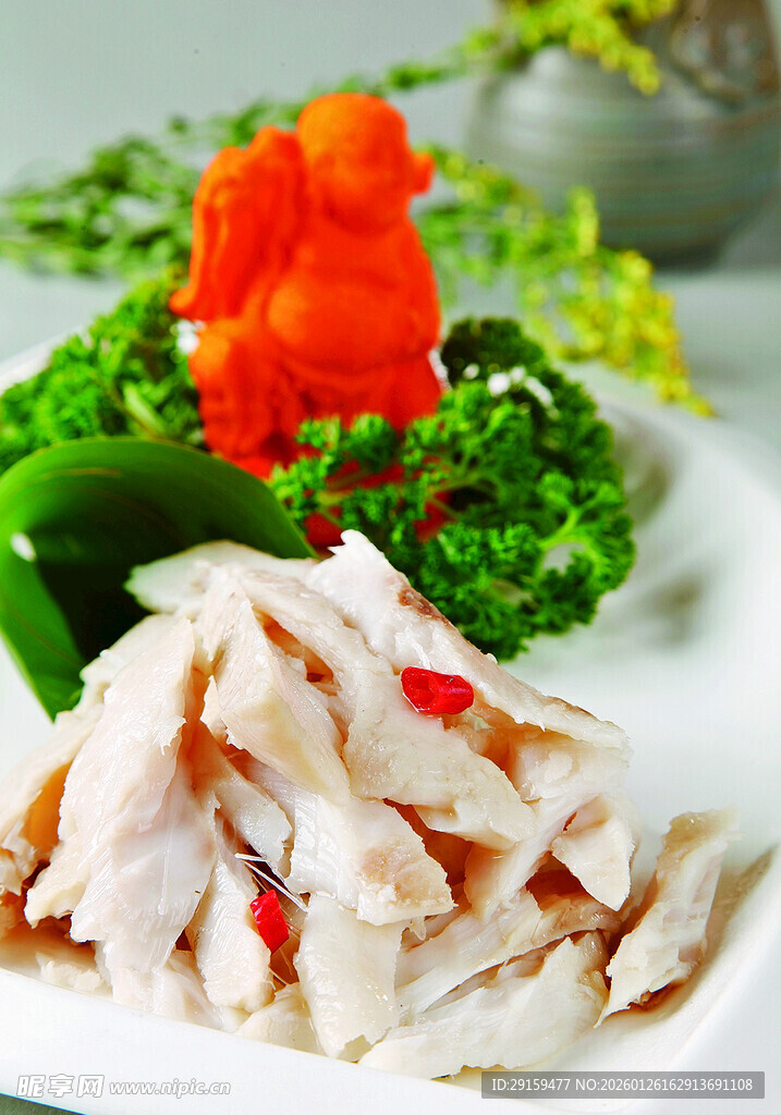 凉拌鸡肉配蔬菜