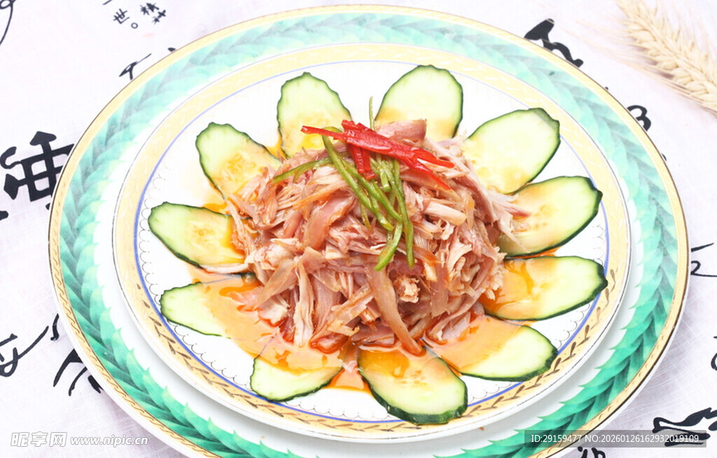 精美摆盘的凉拌肉丝