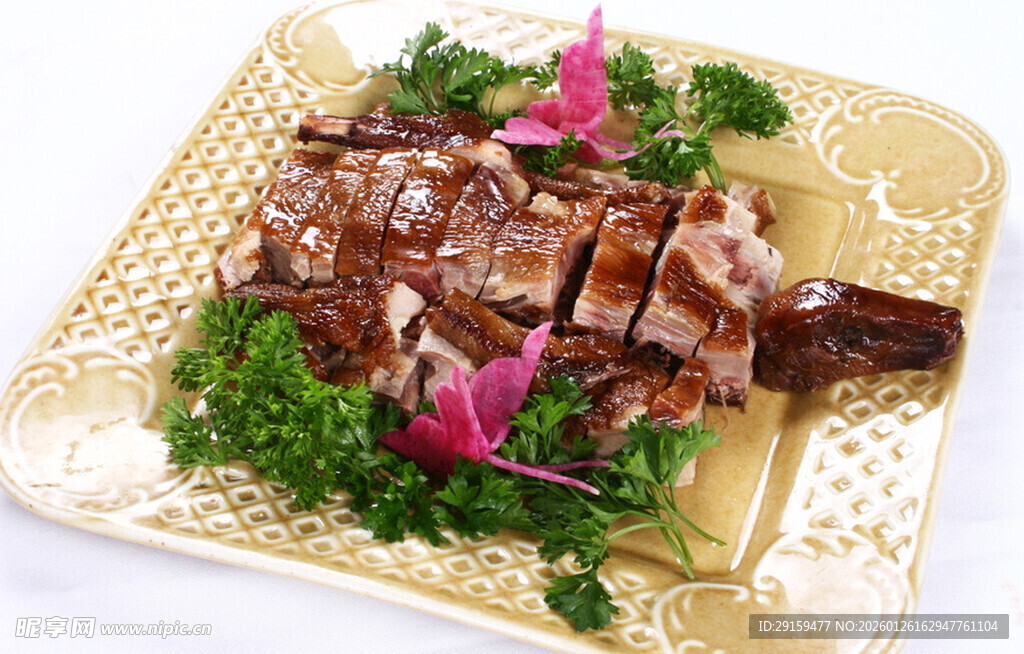 美味摆盘的特色切片烤肉