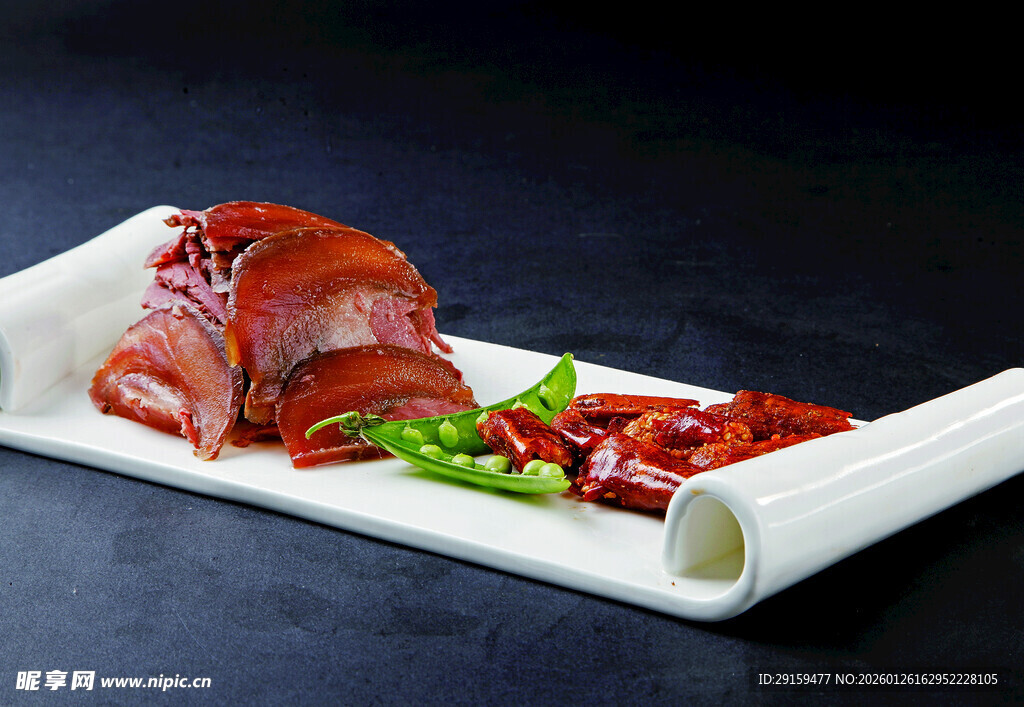 美味烤鸭摆盘精致