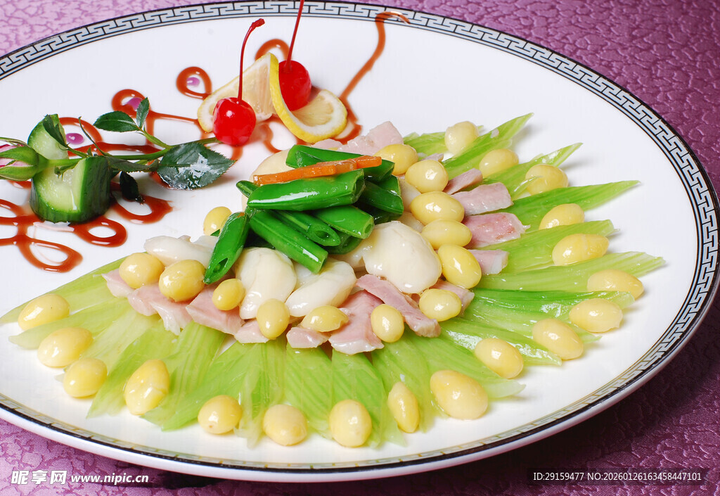 翡翠鲜鱿摆盘美食