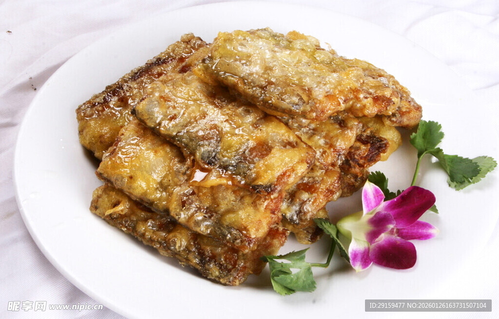 香煎美味鱼块配鲜花