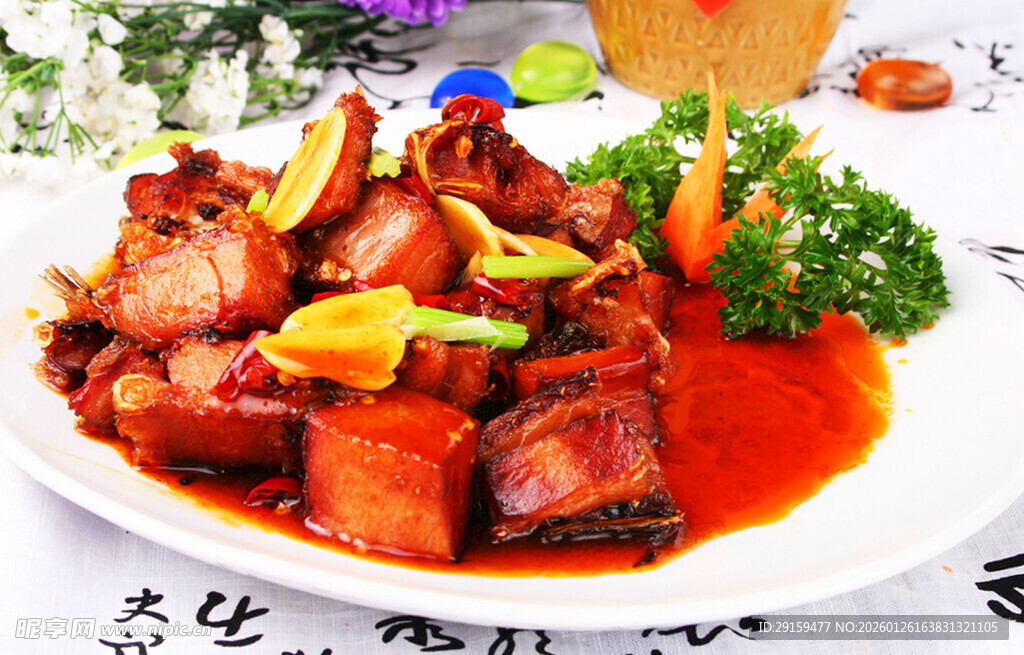 美味红烧排骨摆盘精致