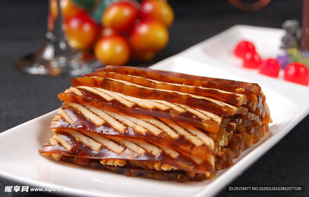 美味巧克力淋酱千层蛋糕