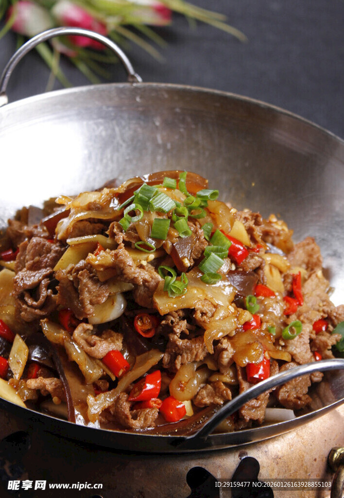 香辣干锅食材丰富诱人