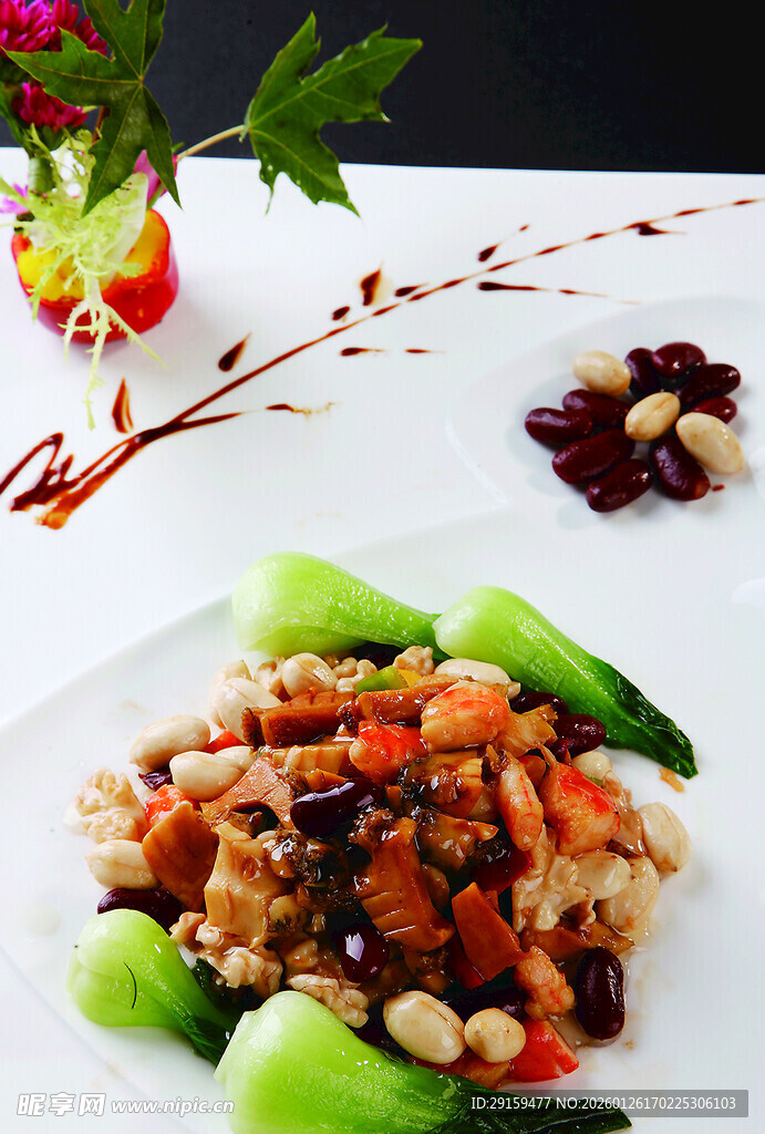 美味蔬菜炒肉摆盘精致