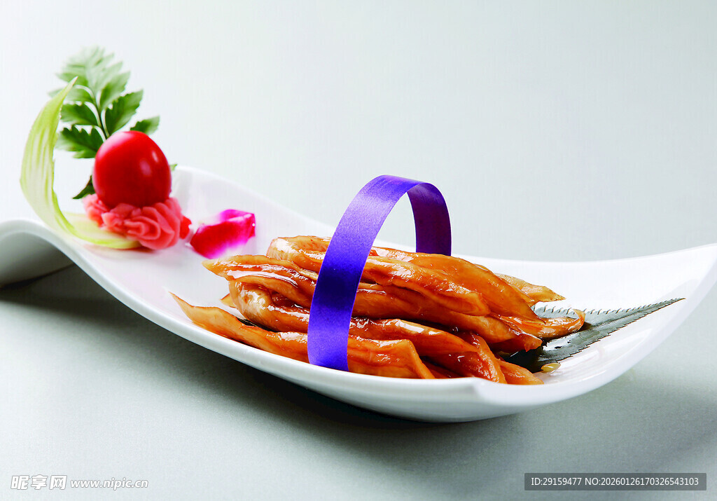 精致摆盘的美味凤爪