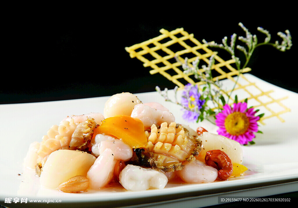 精致摆盘海鲜蔬果拼盘