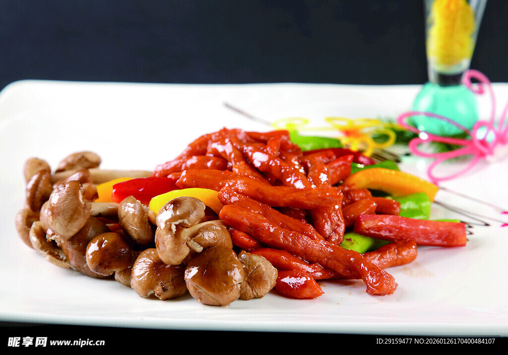 香辣双拼美味菌菇与辣椒