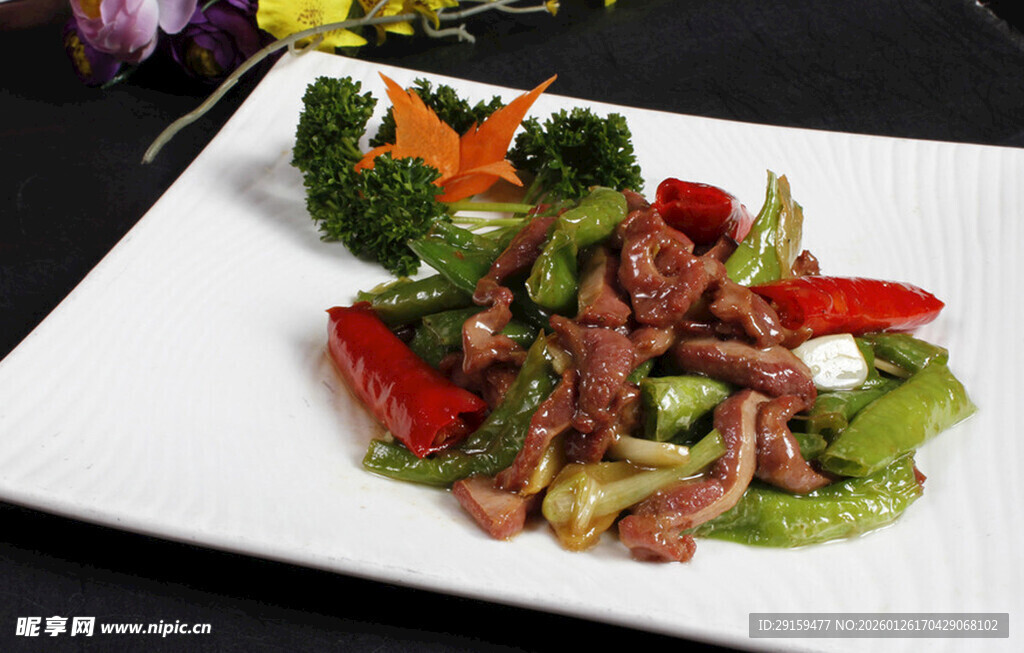 美味彩椒牛肉蔬菜拼盘