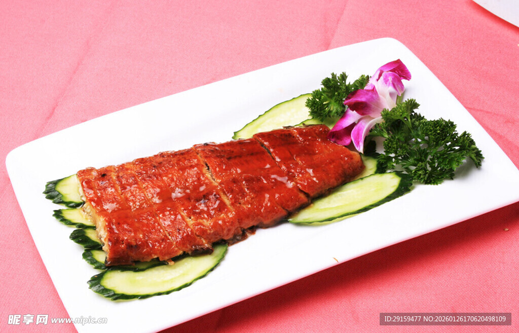 美味红烧鱼摆盘精致