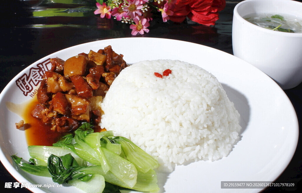 美味盖浇饭配新鲜时蔬